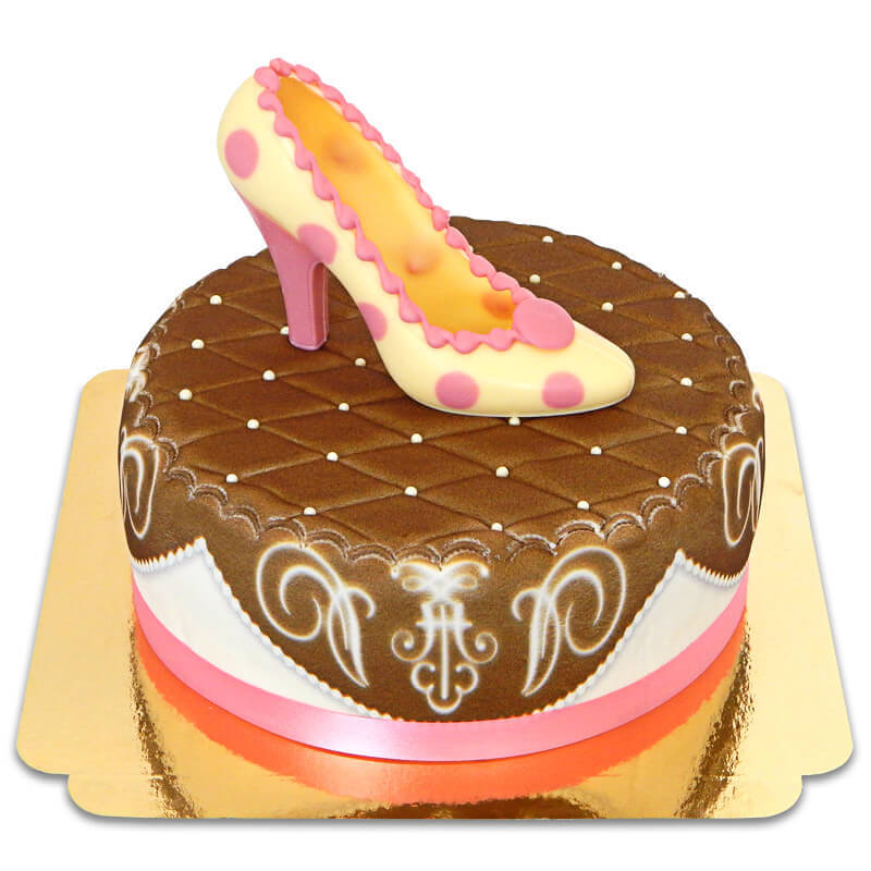 Braune Deluxe Torte mit Schokoladenschuh und Band