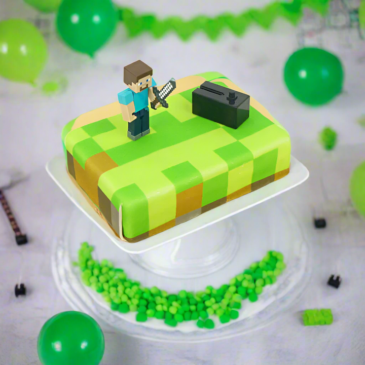 Minecraft®-Figur auf Spielewelt-Torte