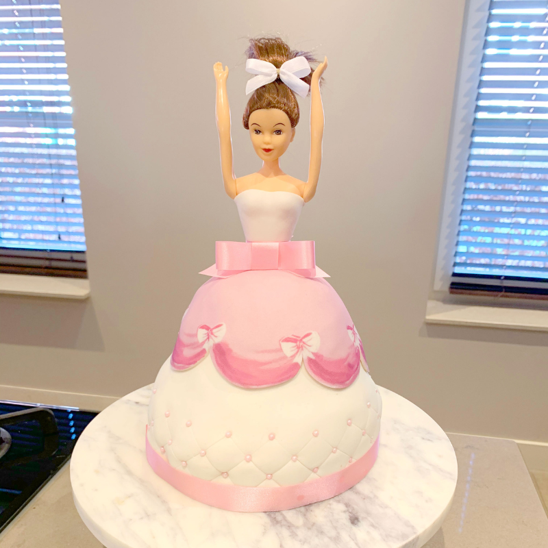 Deluxe Puppenprinzessin-Torte mit rosa Kleid