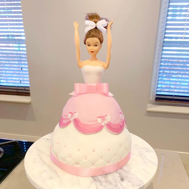 Deluxe Puppenprinzessin-Torte mit rosa Kleid