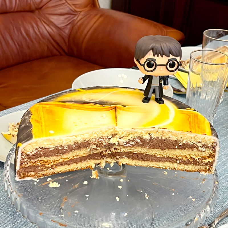 Harry Potter® auf gelber Zauber-Torte