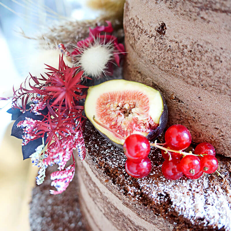 Boho Wedding Schoko 2-stöckig inkl. Deko und Cake-Topper - für 30 Personen!