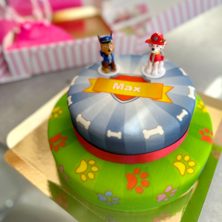 Chase und Marshall aus PAW Patrol® auf zweistöckiger Hundehelden-Torte