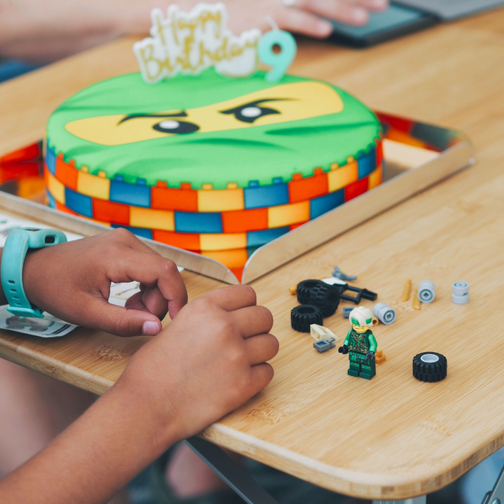 Ninjago® Lloyd auf Ninja-Torte