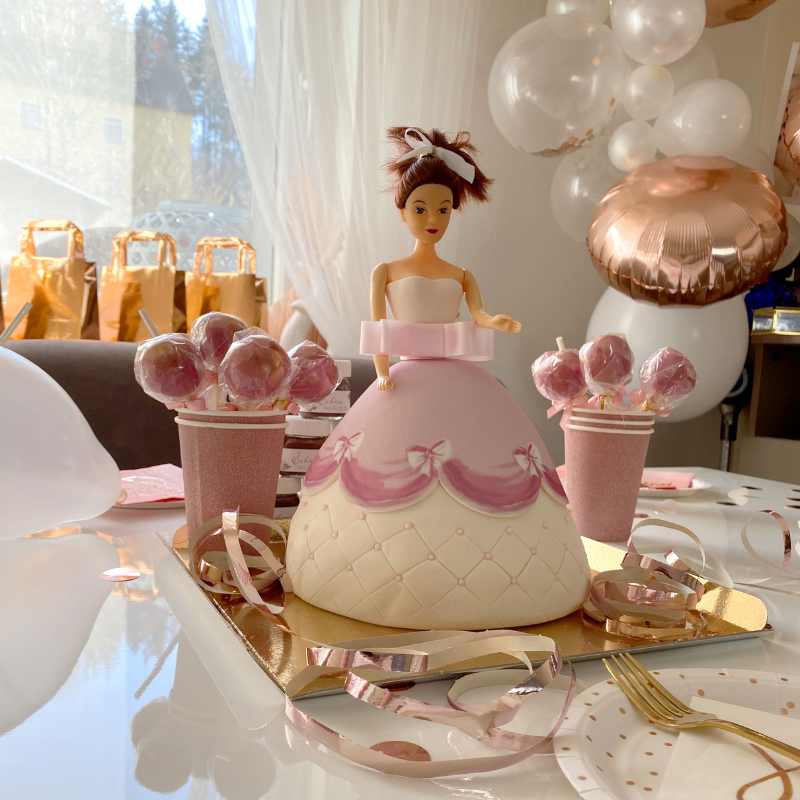 Deluxe Puppenprinzessin-Torte mit rosa Kleid