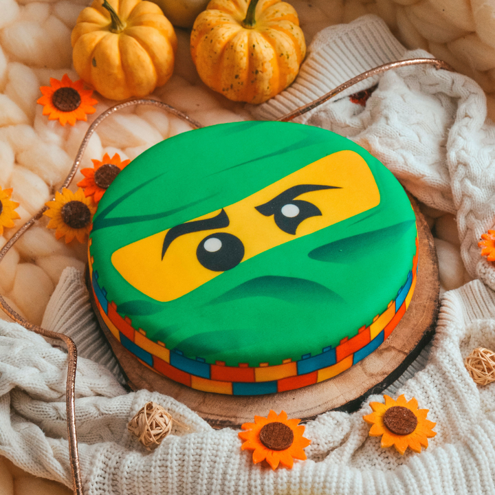 Ninjago® Lloyd auf Ninja-Torte
