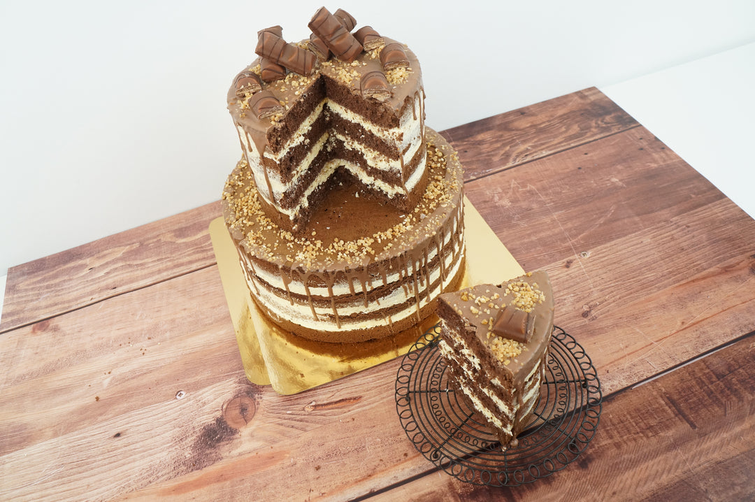 2-stöckige Torte mit kinder bueno® Riegeln