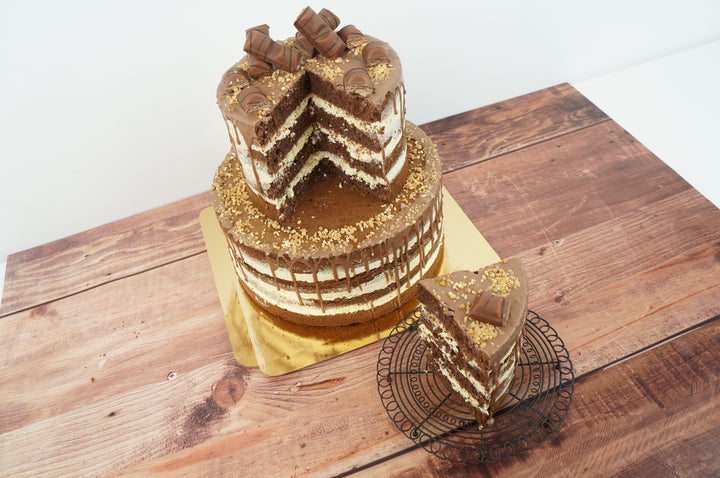 2-stöckige Torte mit kinder bueno® Riegeln