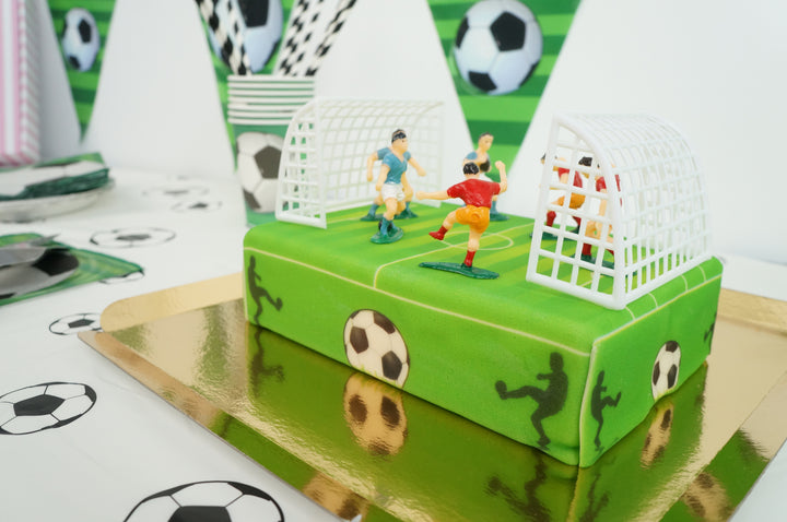 Fußballfeld-Torte mit Fußballern