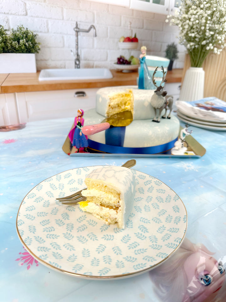 Die Eiskönigin® Elsa, Schwester Anna & Olaf Figuren auf 2-stöckiger Schneeflocken-Torte