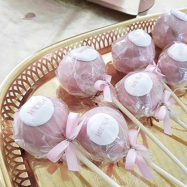 Cake-Pops mit bunter Glasur und Logo (12 Stück)