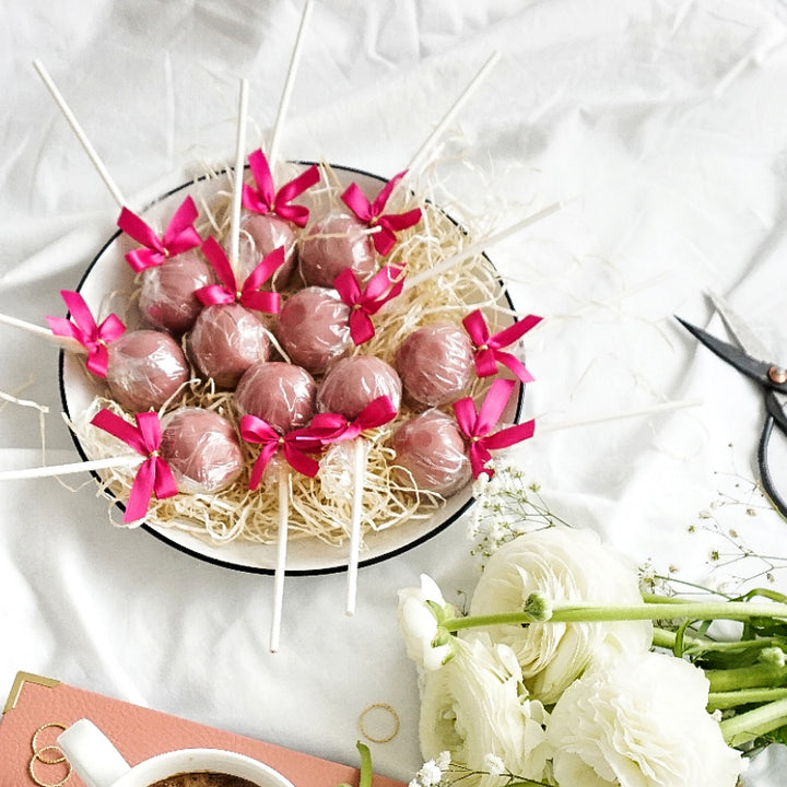 Cake-Pops mit Ruby-Schokolade (12 Stück)