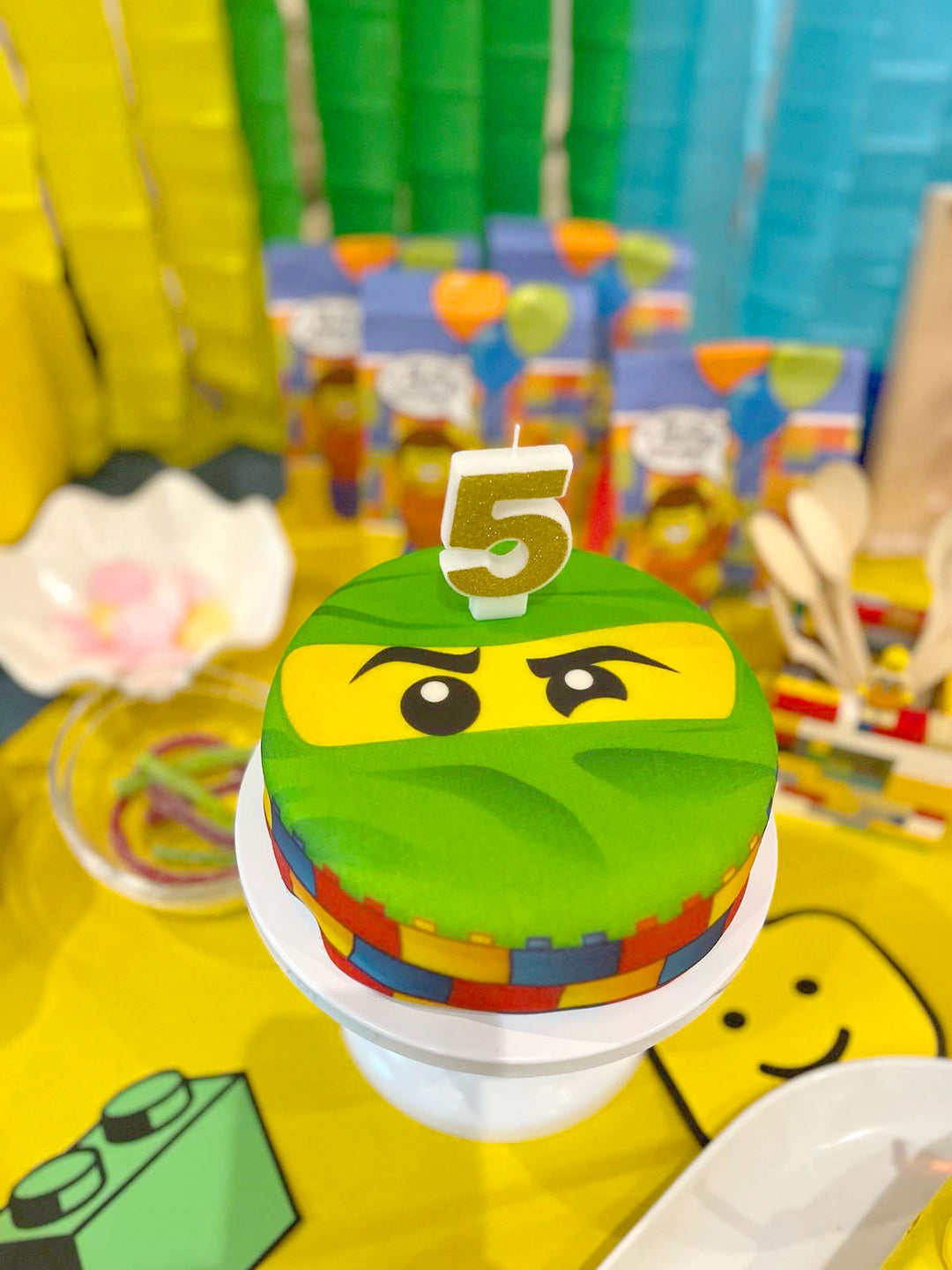 Lego® Ninjago® auf Ninja-Torte