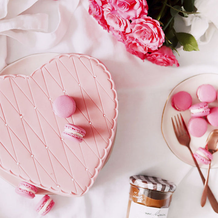 Pinke Deluxe Valentinstagstorte in Herzform - doppelte Höhe