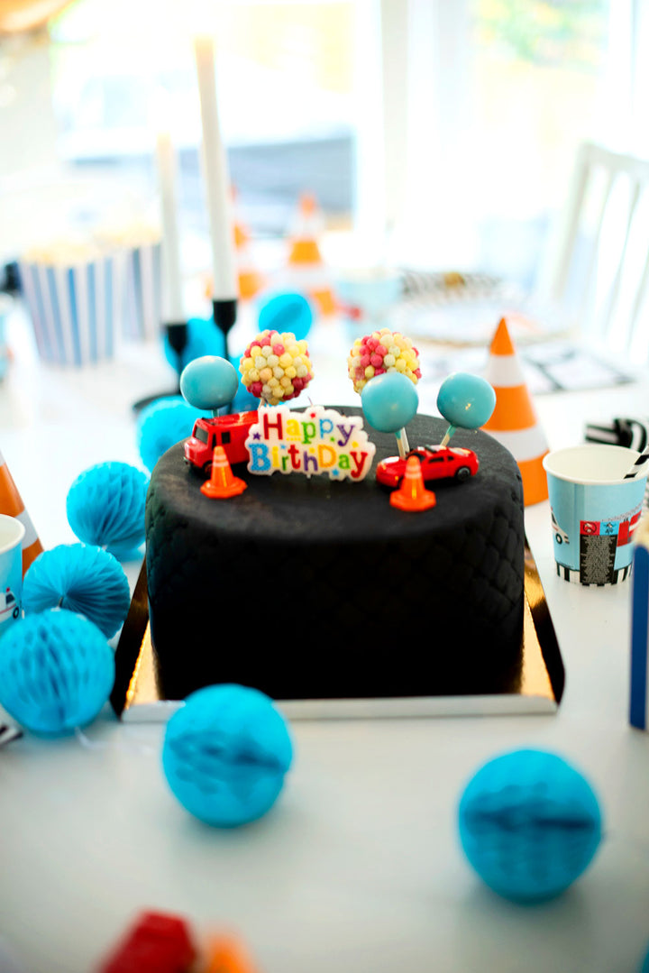 Schwarze Deluxe Torte mit Tortenband
