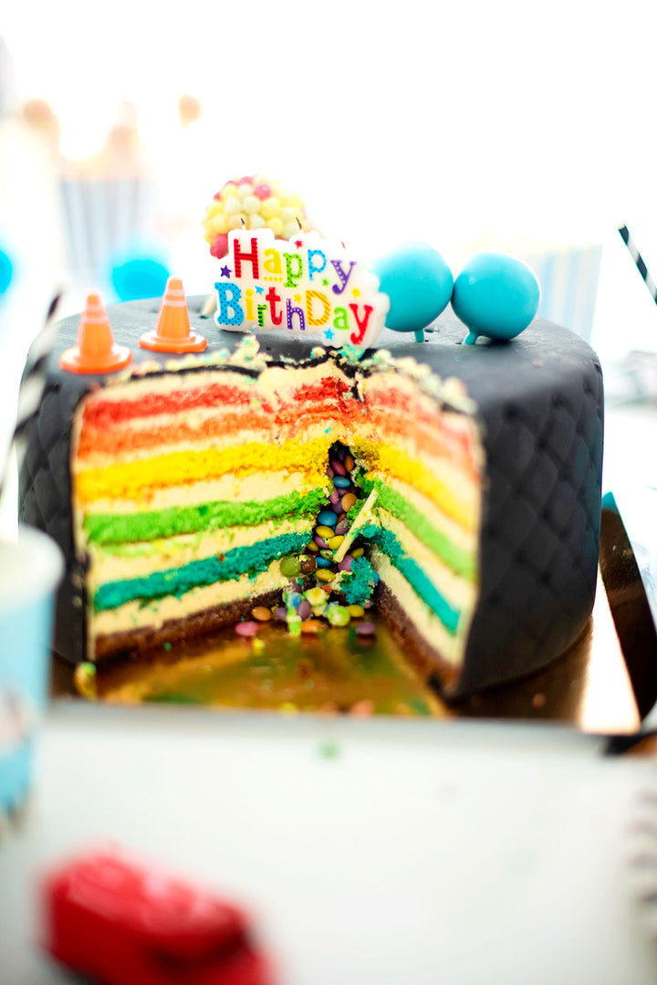 Schwarze Deluxe Torte mit Tortenband