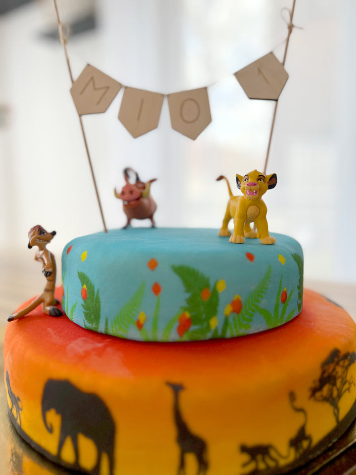 Simba®, Timon & Pumbaa® auf 2-stöckiger Savannen-Torte
