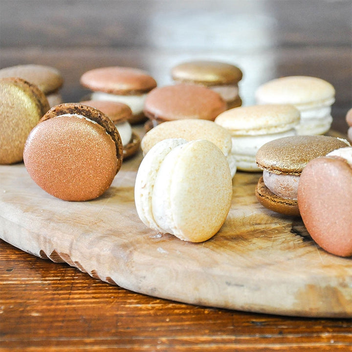 Goldene Weihnachts-Macarons (16 Stück)