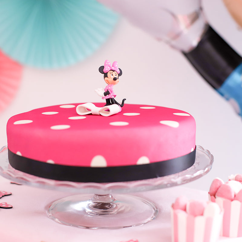 Minnie® Maus auf Punkte-Torte mit Band (Torte)