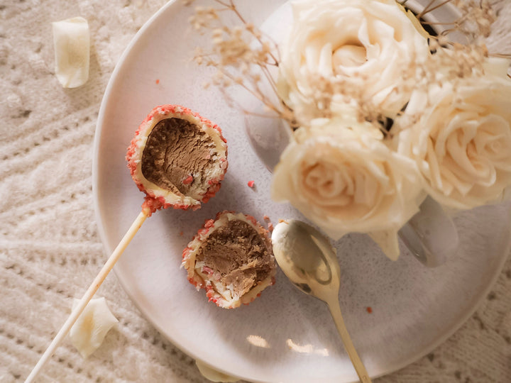 Cake-Pops mit Orange- & Erdbeer-Crisp (12 Stück)