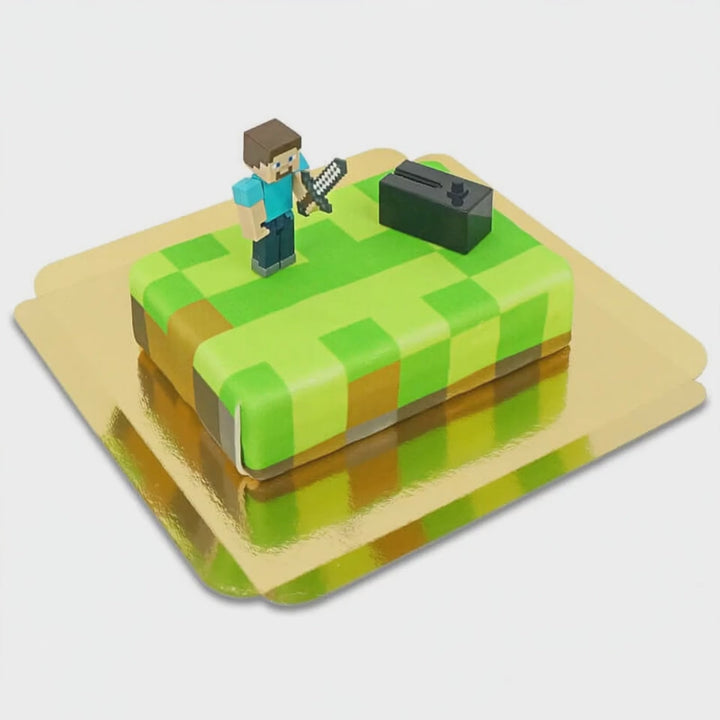 Minecraft®-Figur auf Spielewelt-Torte