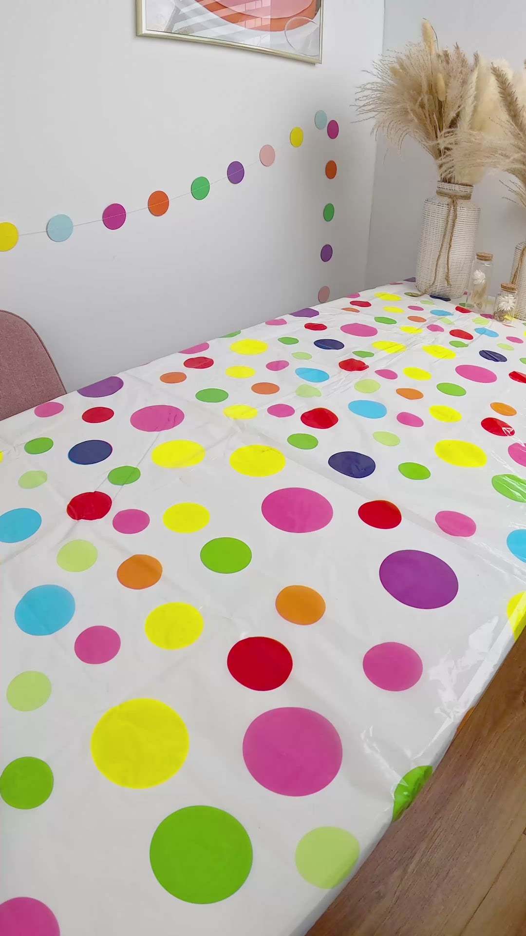 Paw Patrol® auf 2-stöckiger pinker Hundepfoten-Torte