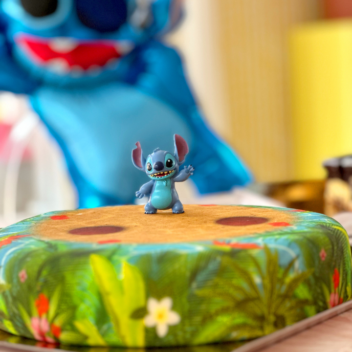 Stitch® auf Tropenstrand-Torte